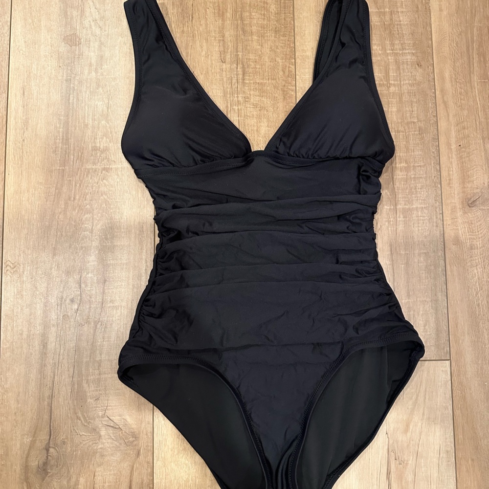 Black J Crew size 6 Deep V ruched one piece swimsuit Excellent Condition